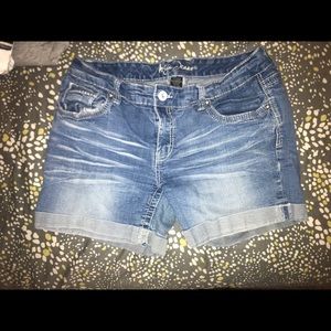 15/16 Cuffed shorts